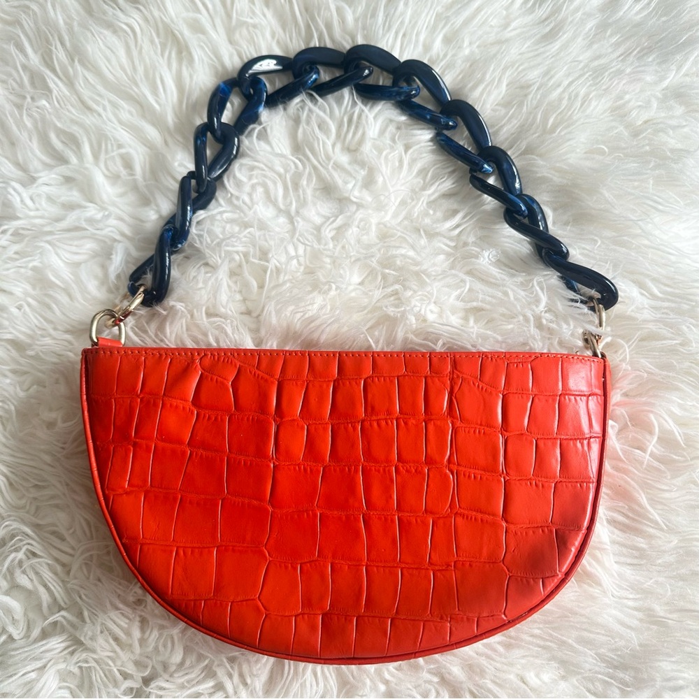 La Chaine Kallisti Bag with Blue Chain Strap